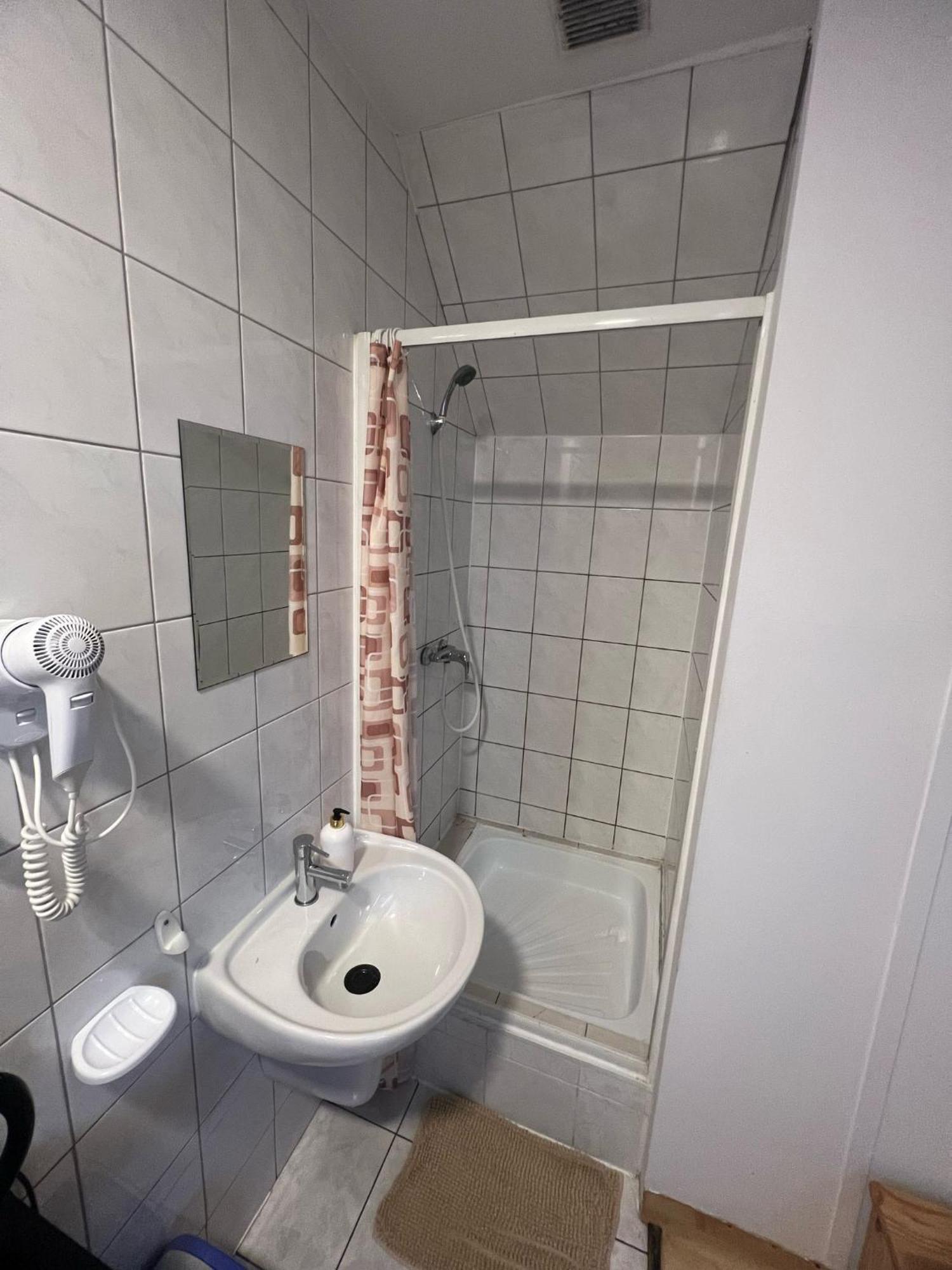 U Szermierzy Pansiyon Wroclaw Dış mekan fotoğraf